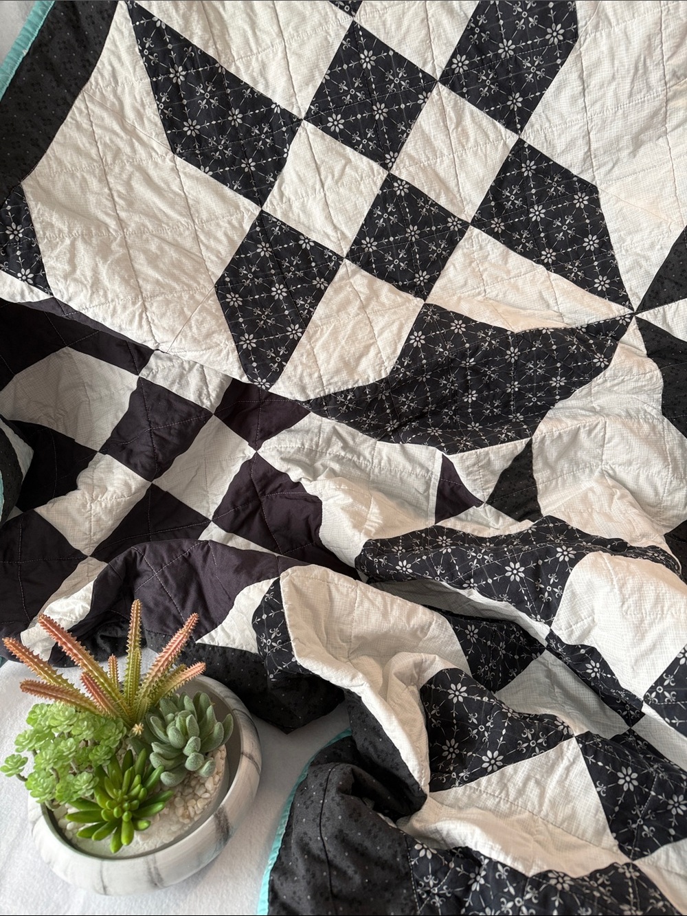 Black & White Star Quilt - Modern Geometric